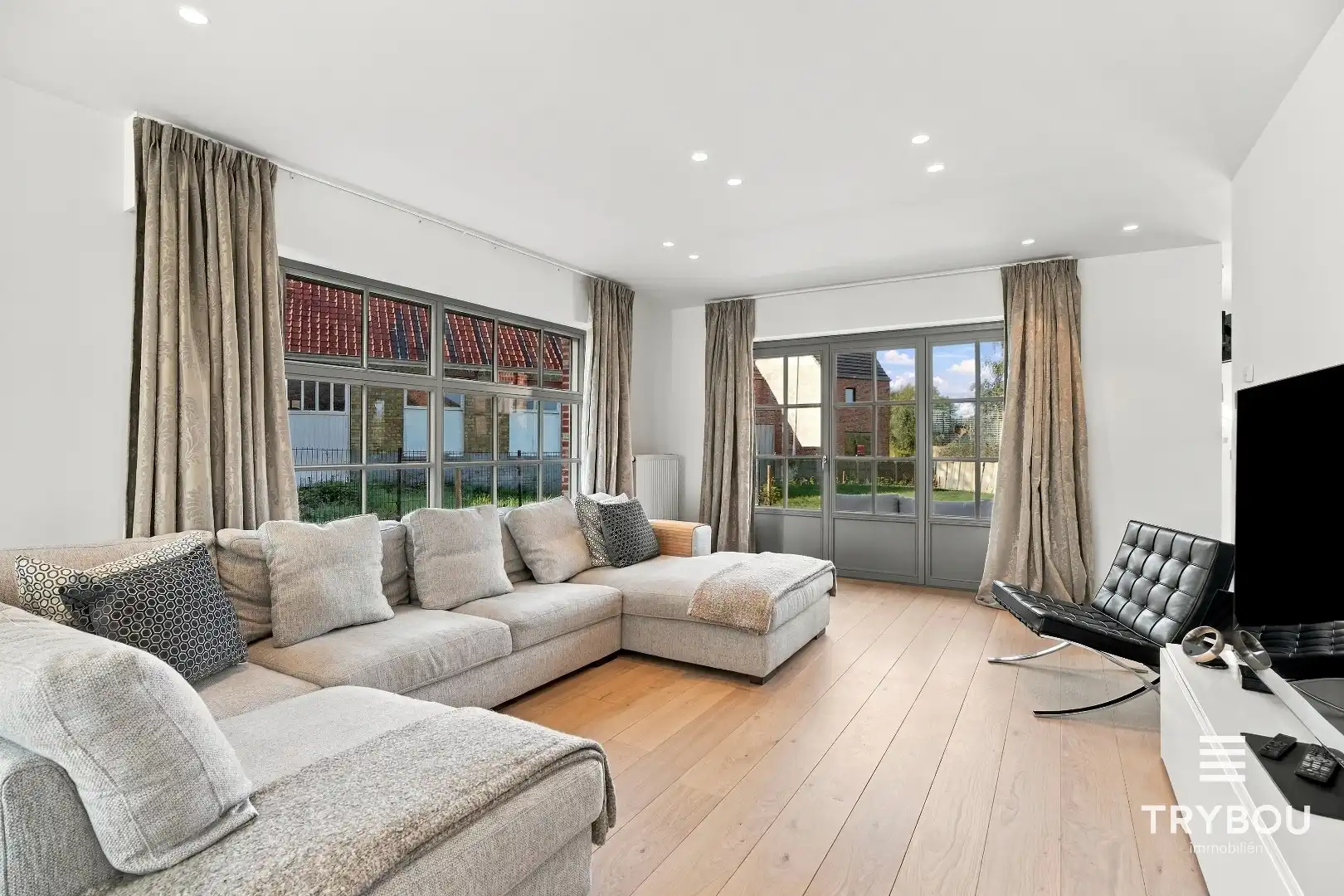 Alleenstaande luxueuze woning met 5 slaapkamers!  foto 5