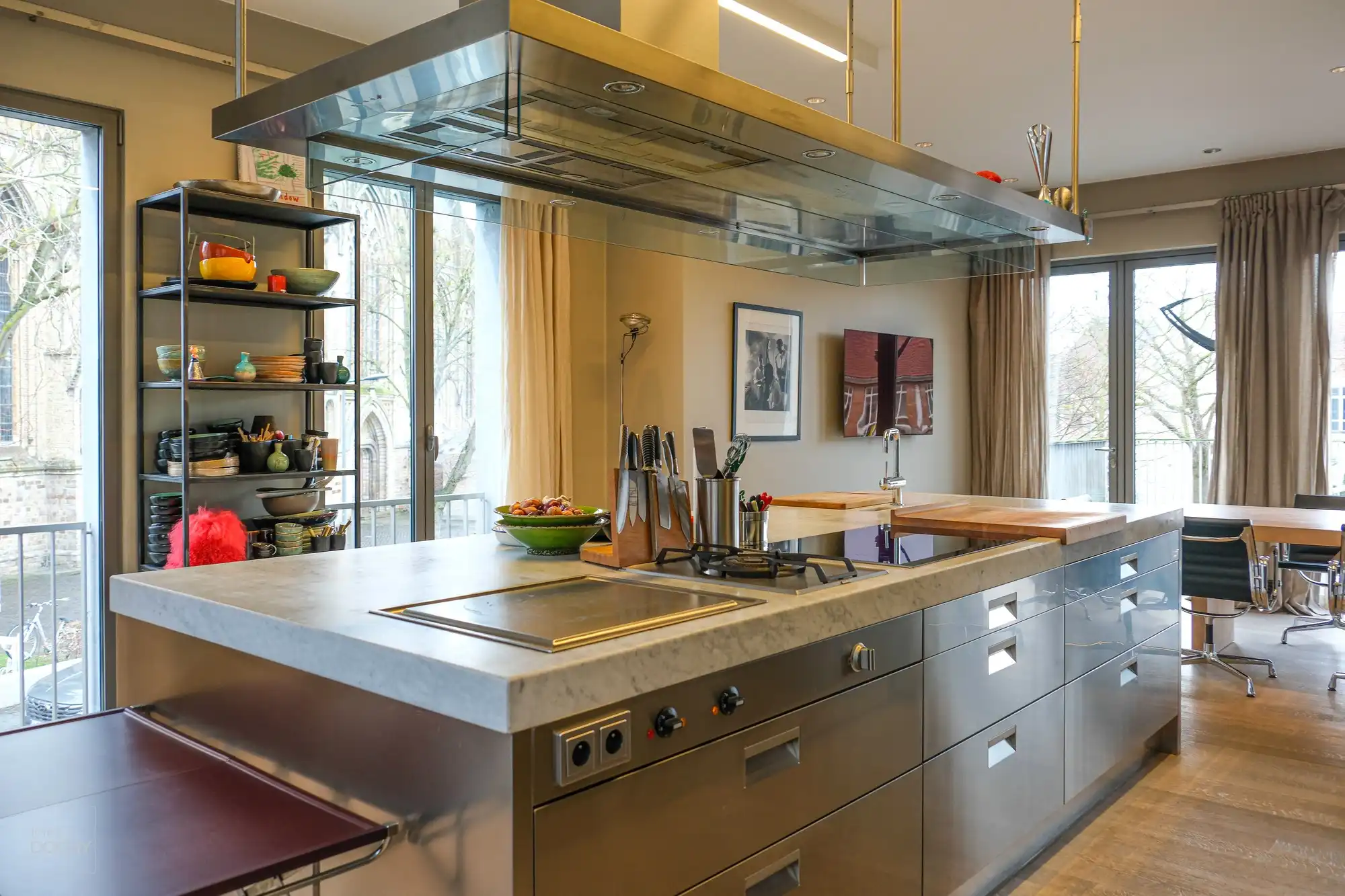 Heel ruime stadswoning met kantoren en tuin foto 12