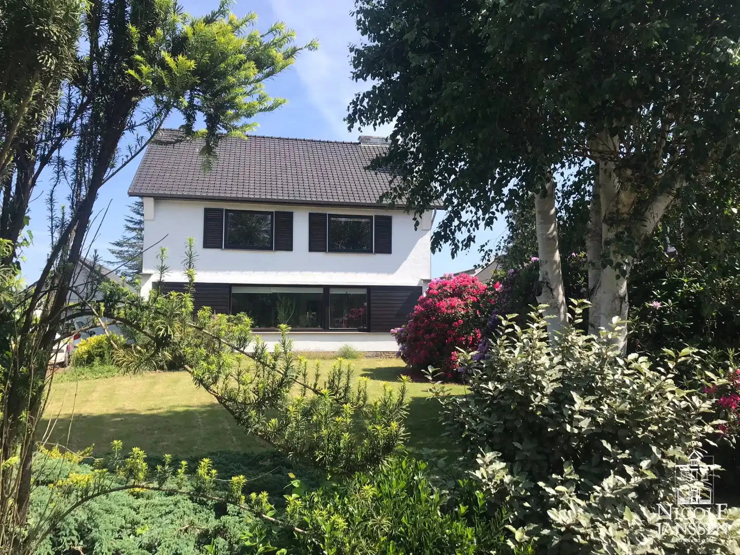 Verrassend ruime gezinswoning met prachtige diepe tuin foto 33