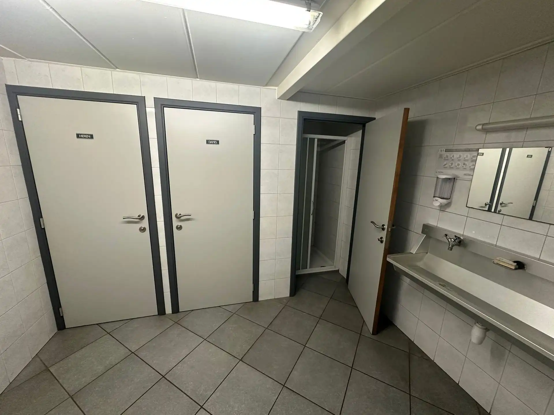 Te Huur Magazijn te Boechout  foto 12