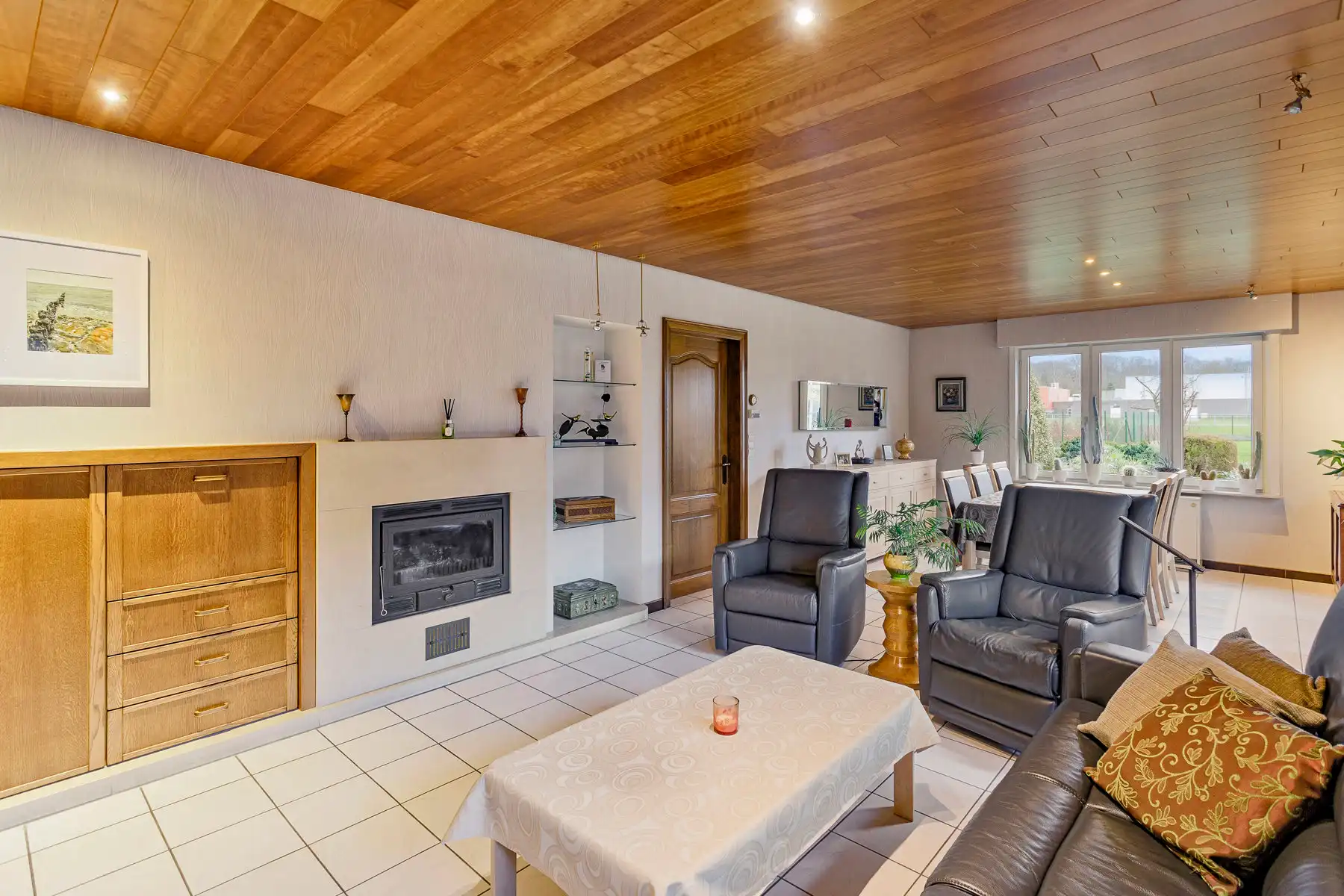 Gelijkvloerse gezinswoning met 4 slaapkamers en grote tuin foto 3