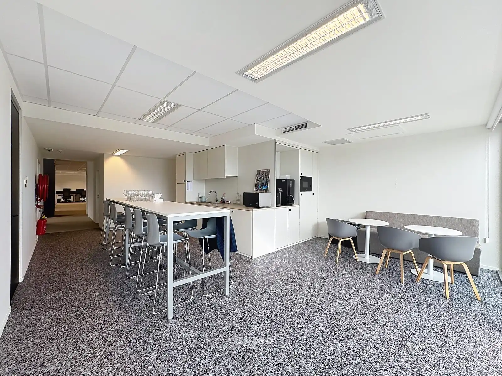 Kantoorruimte (375m2) op TOPligging met 6 private parkeerplaatsen! foto 20