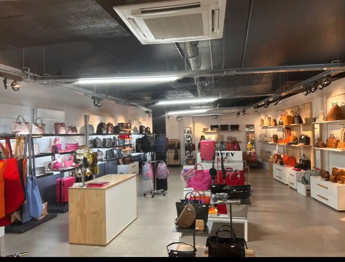 COMMERCIEEL PAND GALERIE WHAT foto {{pictureIndex}}