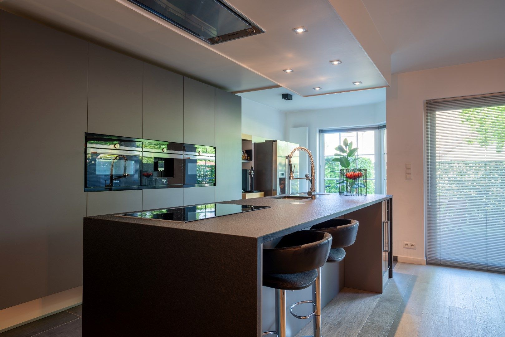 Luxueus gelijkvloers appartement foto {{pictureIndex}}