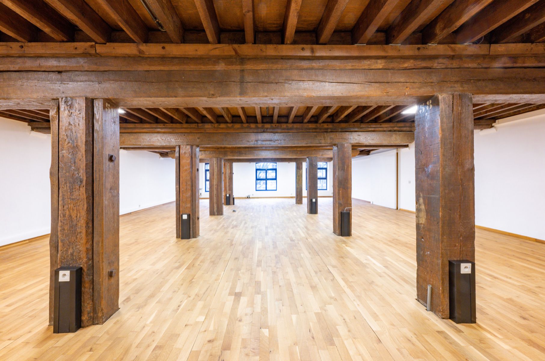 Kantoor te huur foto {{pictureIndex}}