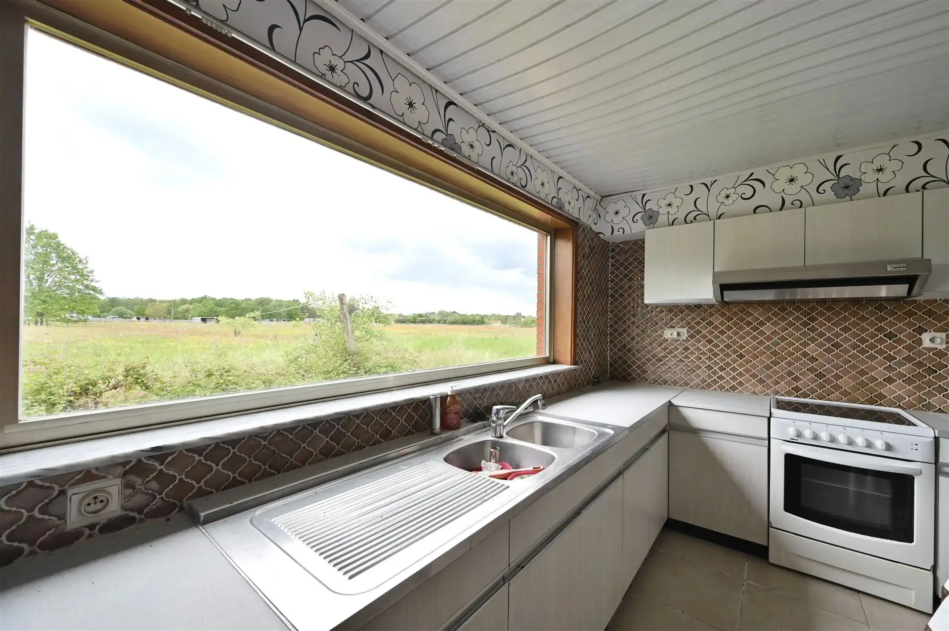 Te renoveren hoeve op rustige locatie foto 9