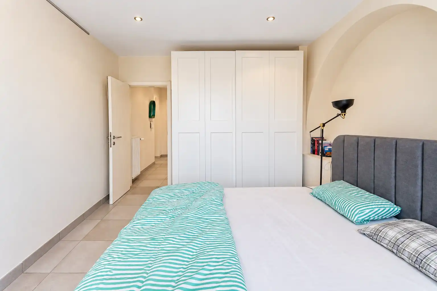 Ruim appartement met 2 slaapkamers, zonnig terras en parkeerplaats foto 15