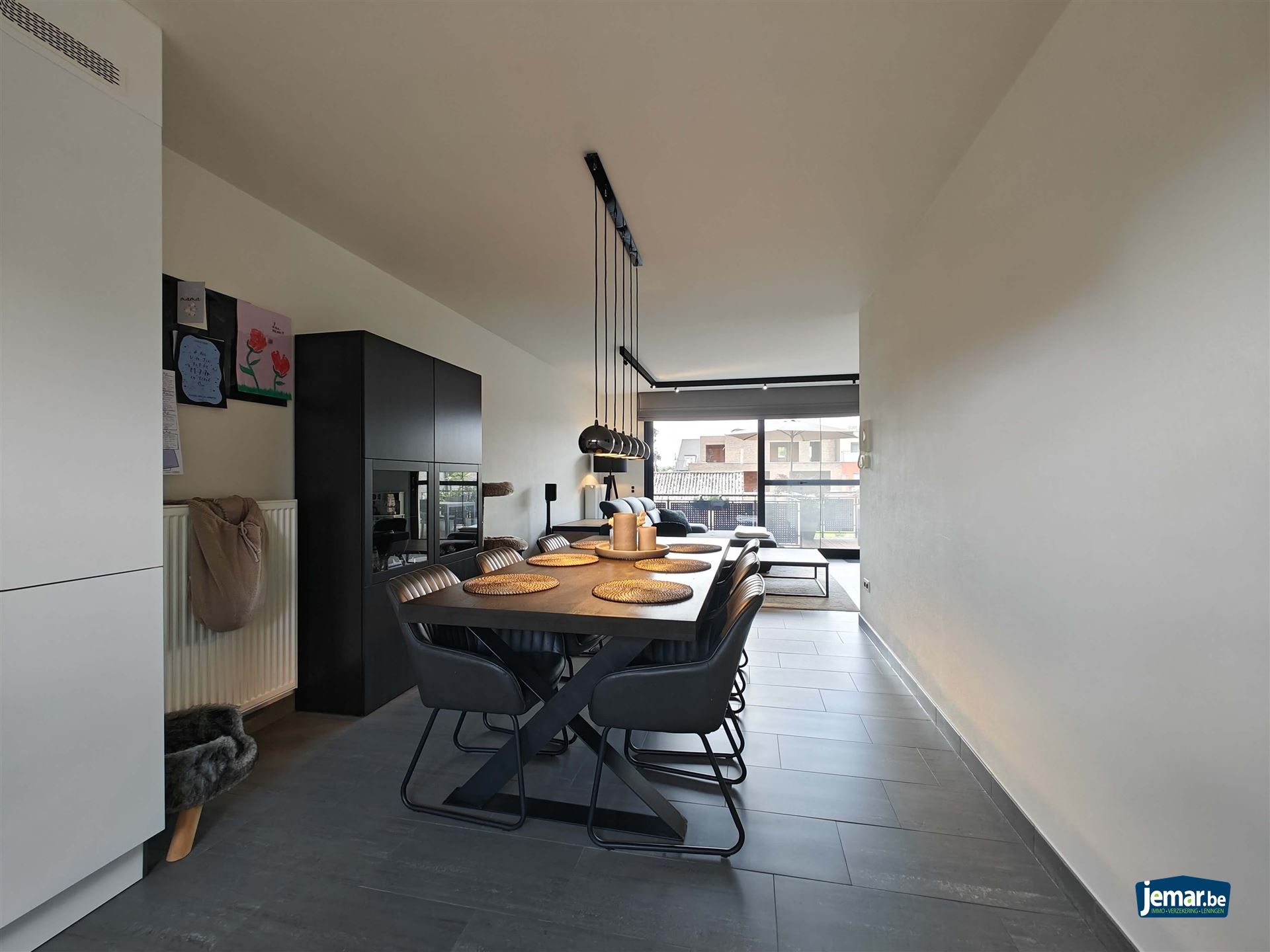 Instapklaar triplex appartement met 2 slaapkamers een zeer grote garage en een carport  foto 11