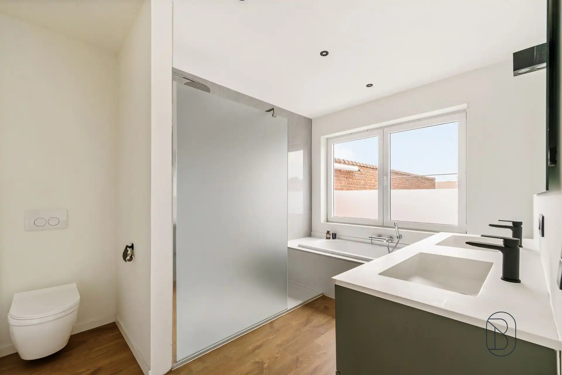 Recent gerenoveerde woning met 3 slk en leuke tuin! foto 15