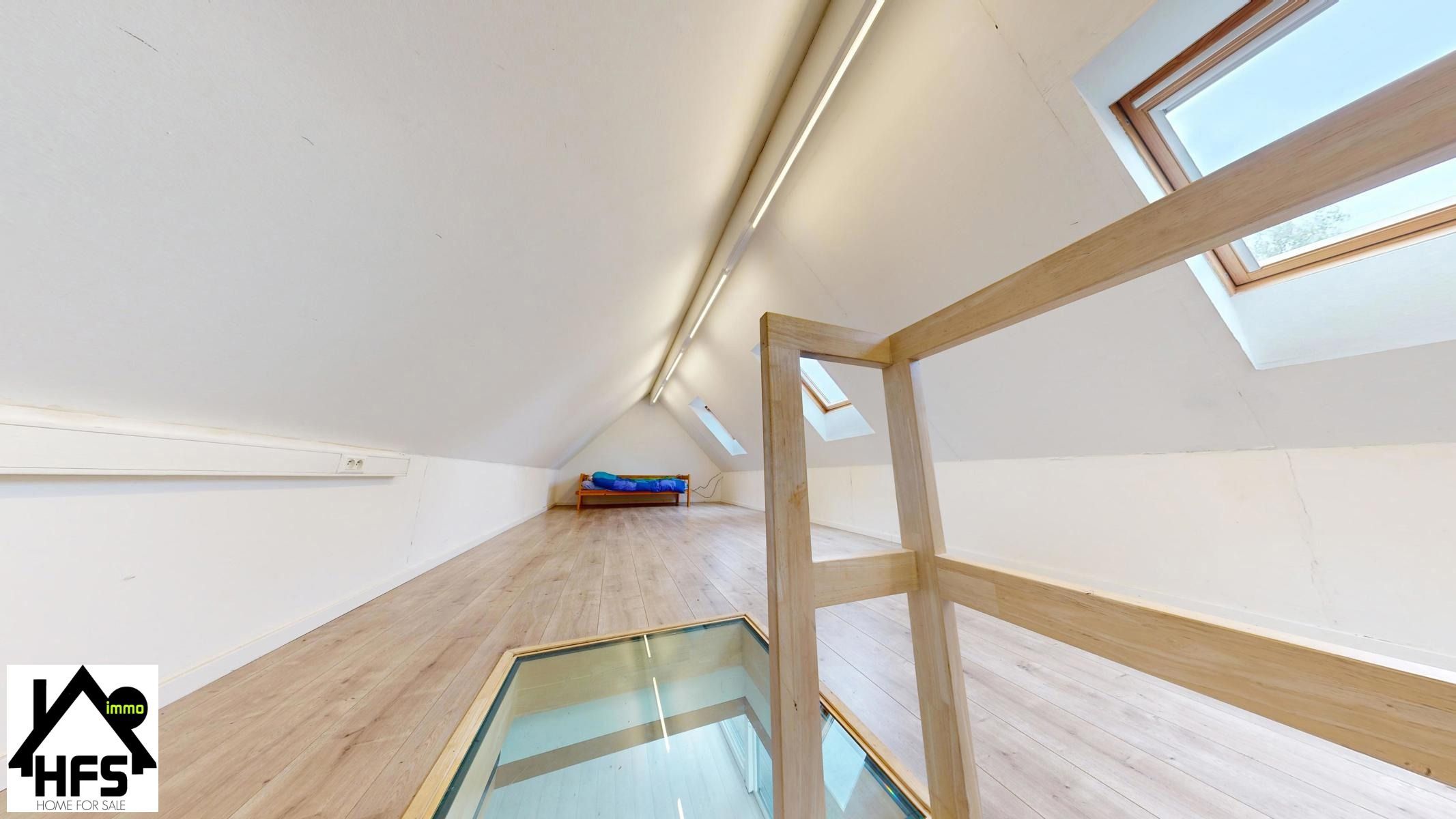 Ruime op te frissen villa met zicht op de weides met tof bijgebouw foto 28
