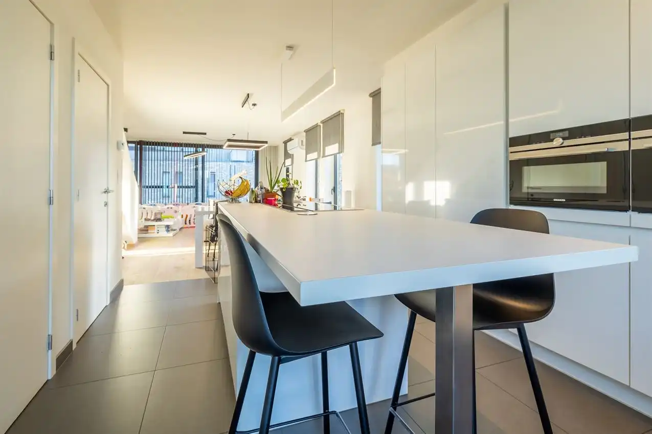 Verrassend ruim duplexapppartement met 3slk foto 5