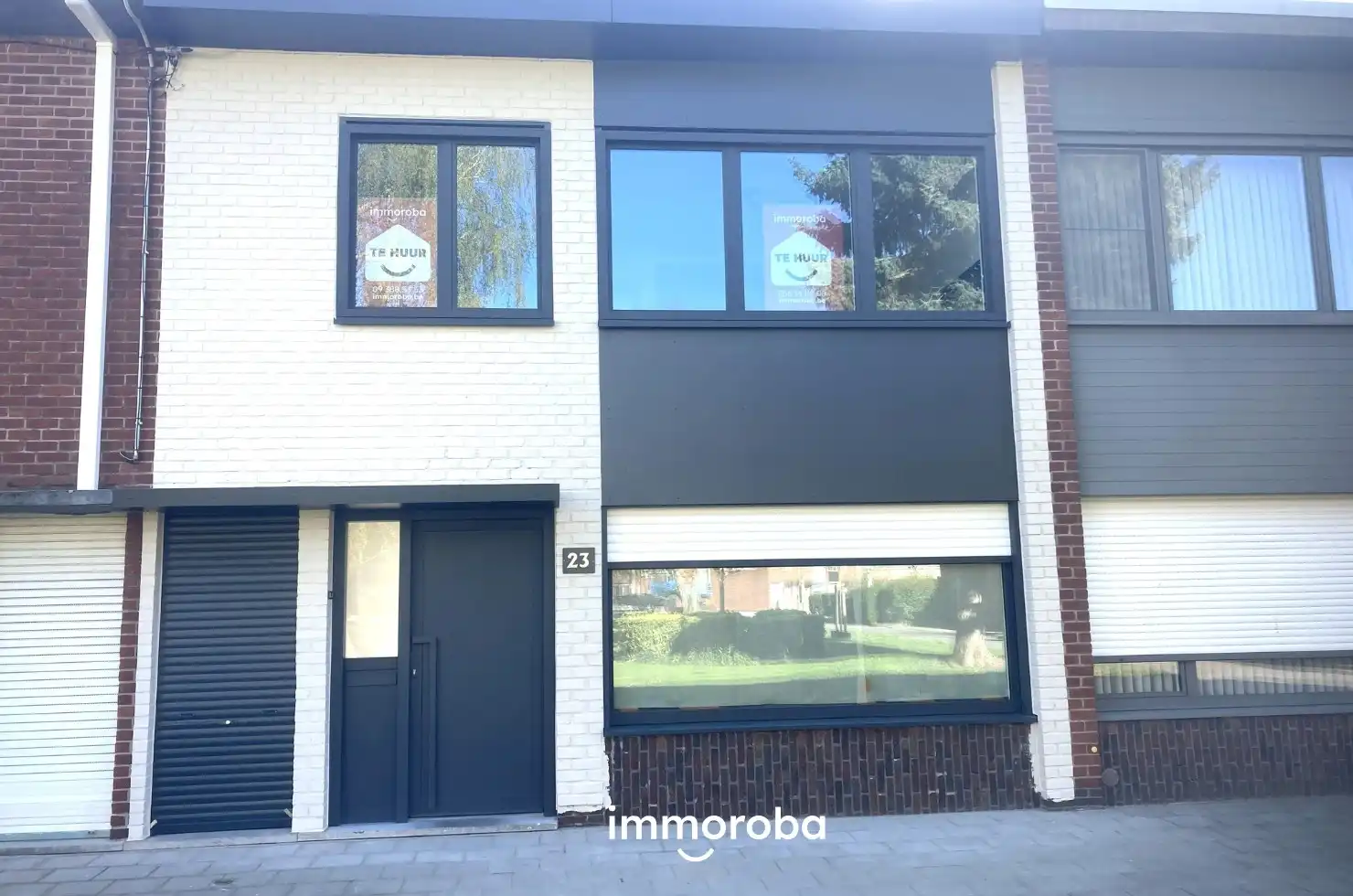 Charmante en gerenoveerde woning te Deinze! foto {{pictureIndex}}