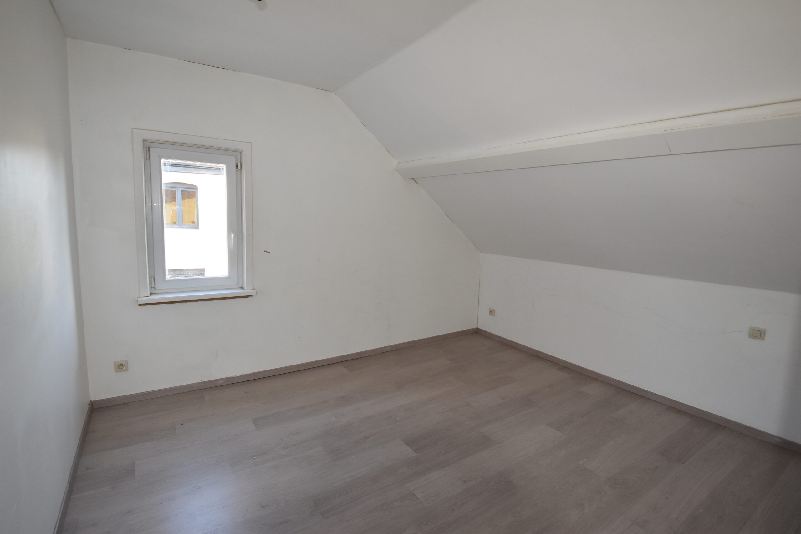 Gerenoveerde ruime woning met 3 slaapkamers foto 8