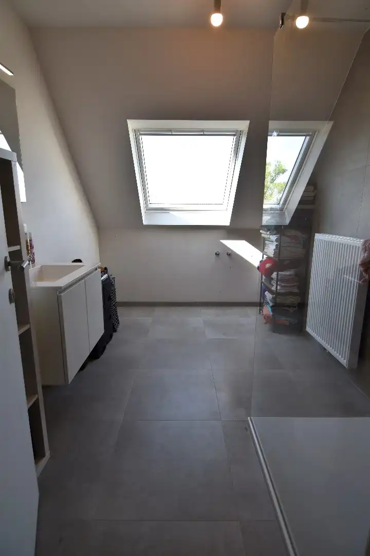 Nieuwbouwwoning met 3 slaapkamers en carport gelegen in een kindvriendelijke wijk te Heule foto 9