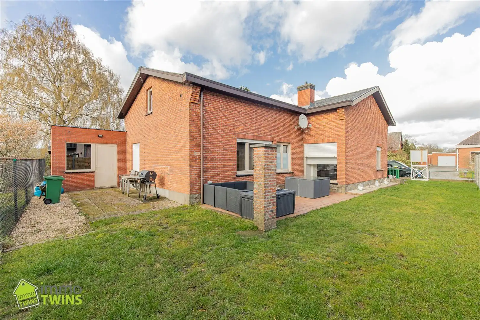 Bungalow in uiterst rustige en groene omgeving foto 19