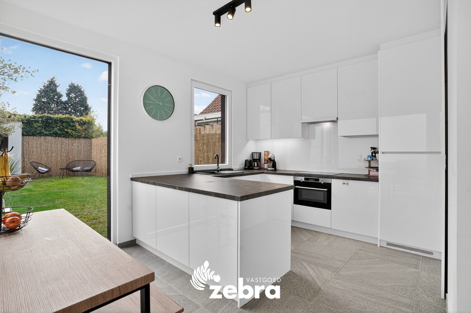 Gerenoveerde woning met 4 slaapkamers, tuin en garage te Meulebeke! foto 8