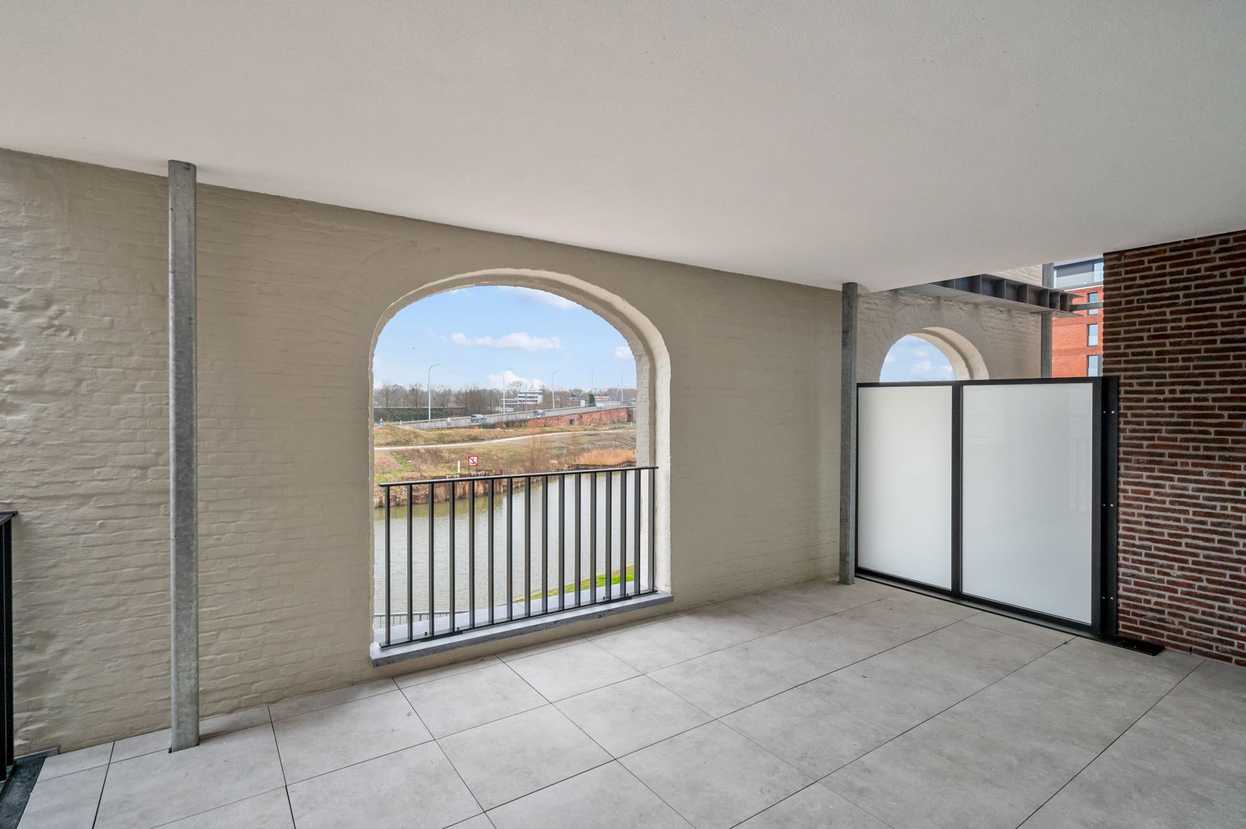 Nieuwbouwappartement met 2 slpks + 2 terrassen foto 3