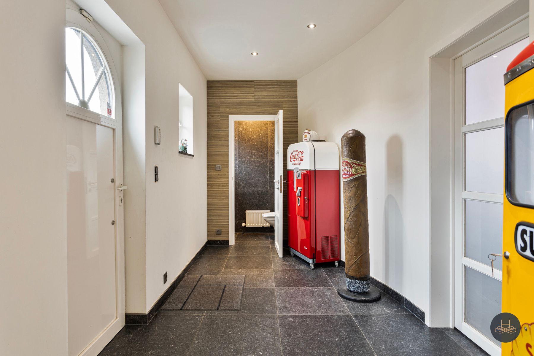 Gerenoveerde woning met grote garage/opslagplaats van +- 90 m2 foto 5