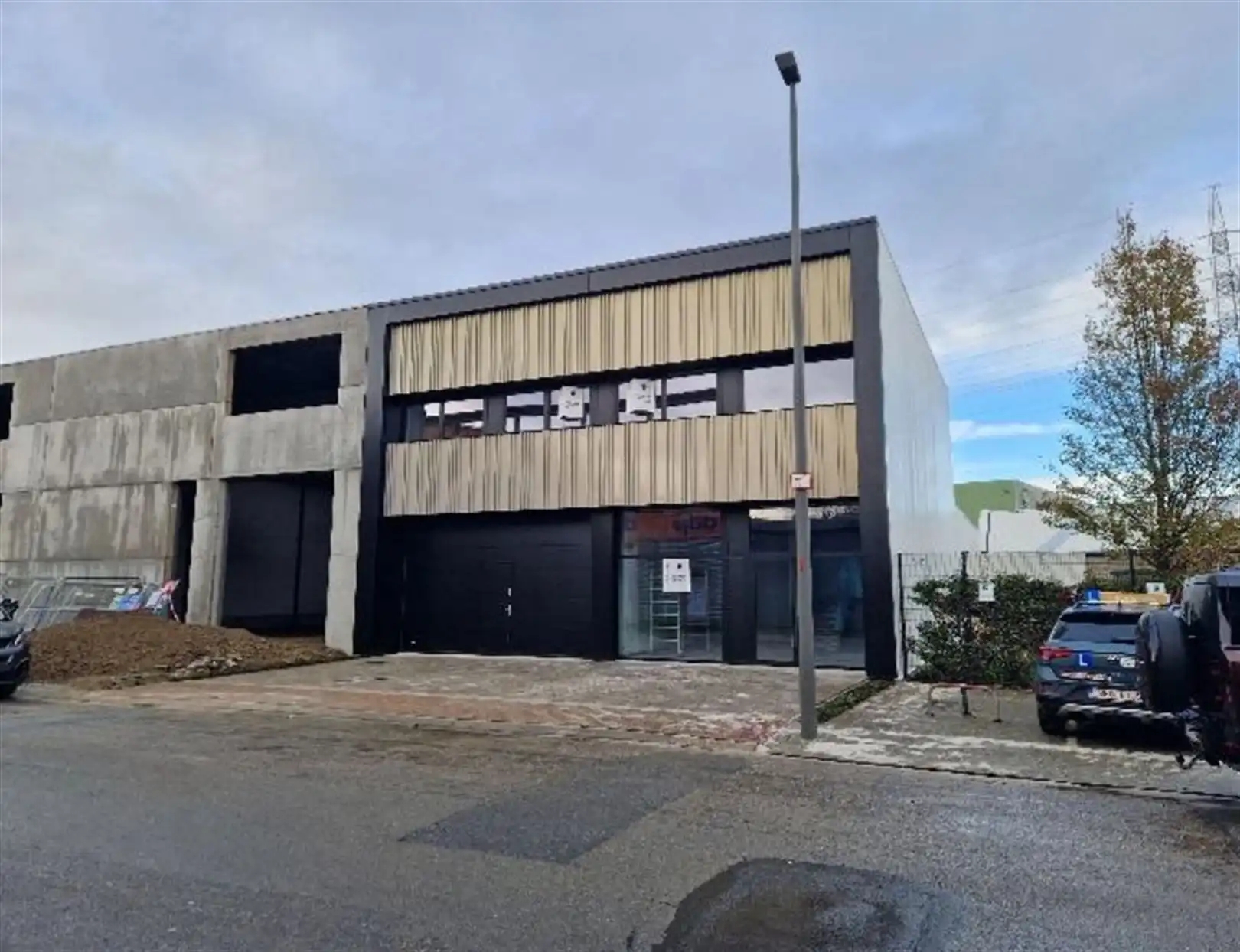 Modern bedrijfsgebouw te Deurne foto 2