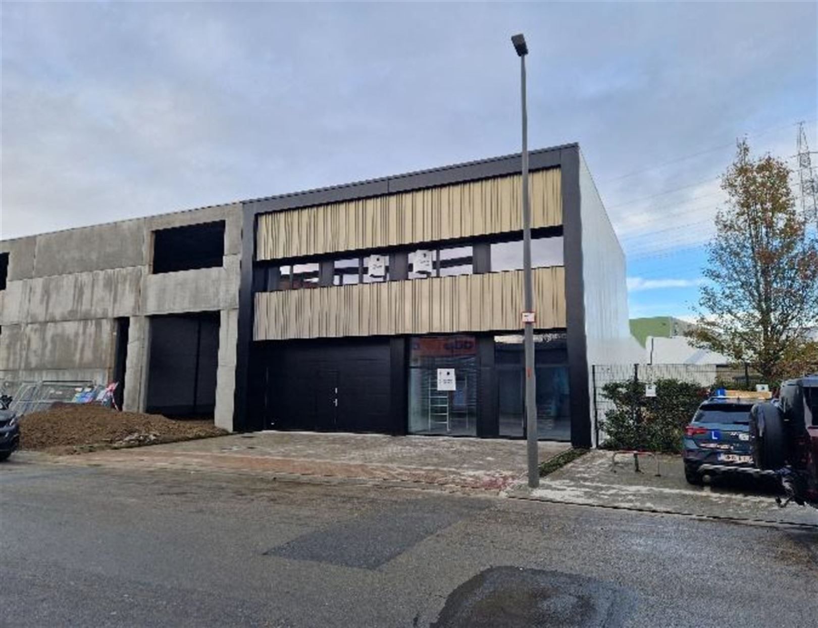 Modern bedrijfsgebouw te Deurne foto 2