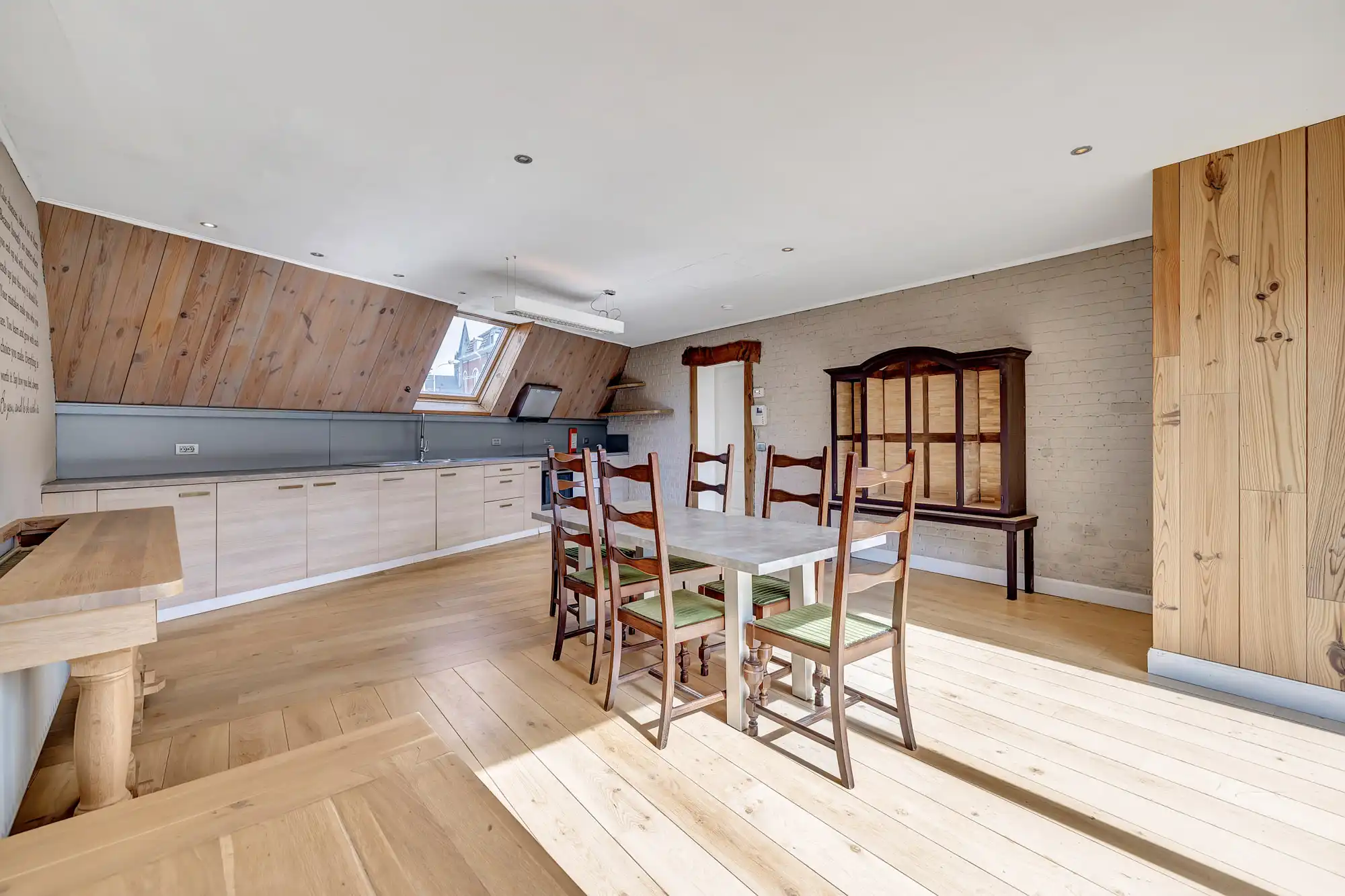 Instapklaar triplex of opbrengsteigendom met 4 slpks 2 badk foto 19