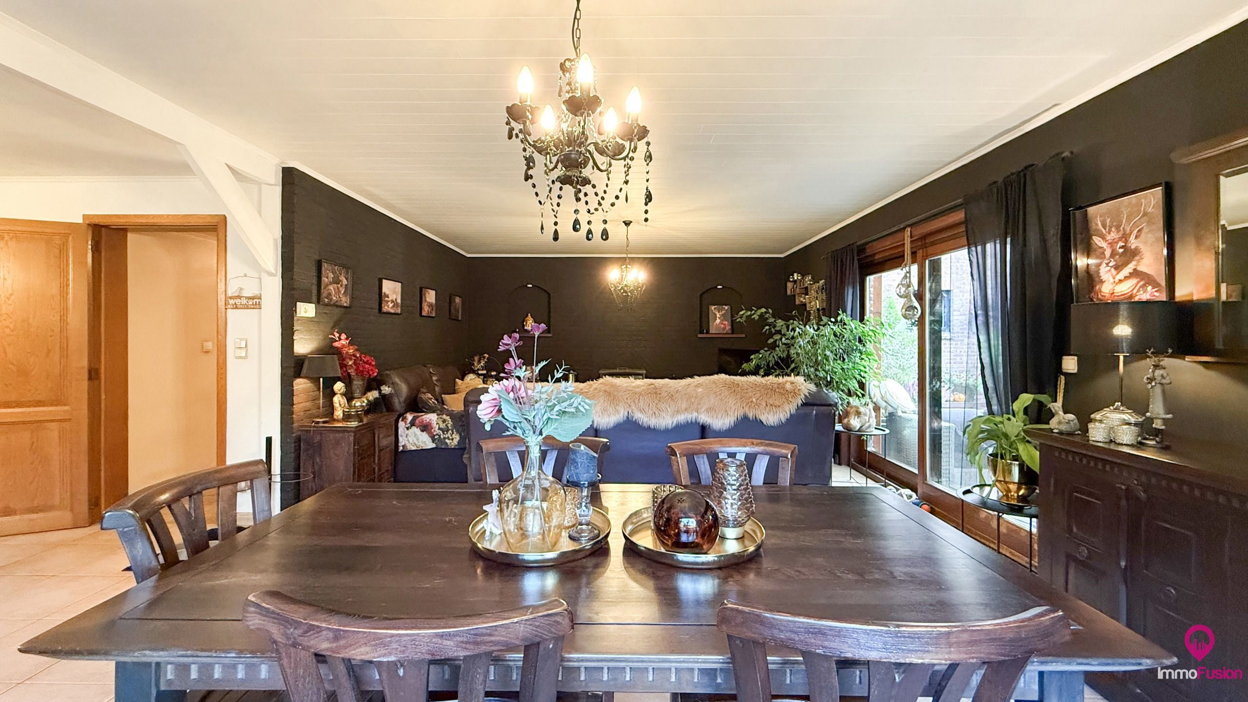 Idyllische woning met 2 slaapkamers, weide en stallen! foto 3