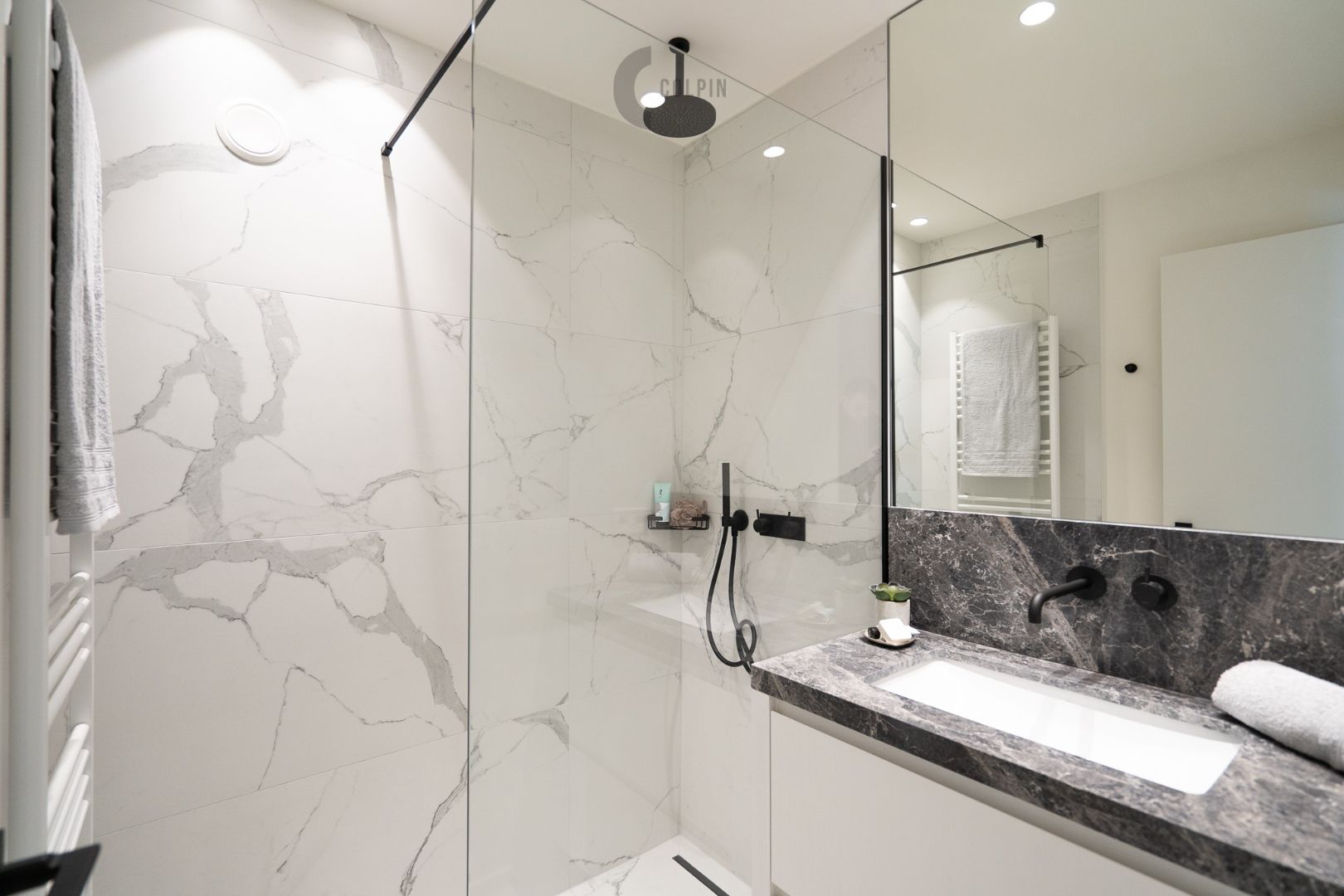 Fantastisch gerenoveerd appartement op de zeedijk vlakbij het casino van Knokke foto 7