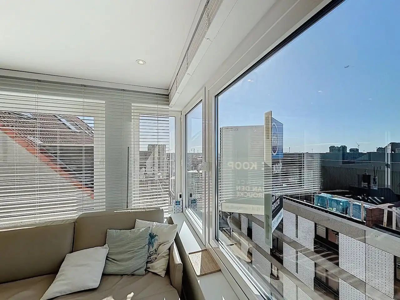 Perfect gerenoveerd appartement met ruim terras en zijdelings zeezicht foto 4