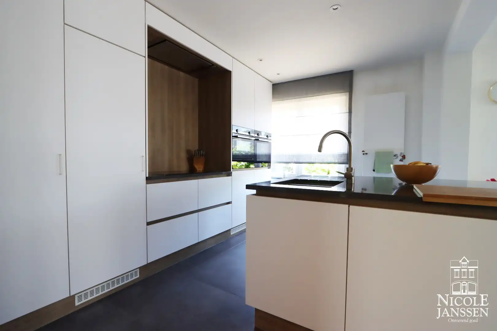 Compleet gerenoveerde charmante gezinswoning met tuin foto 7