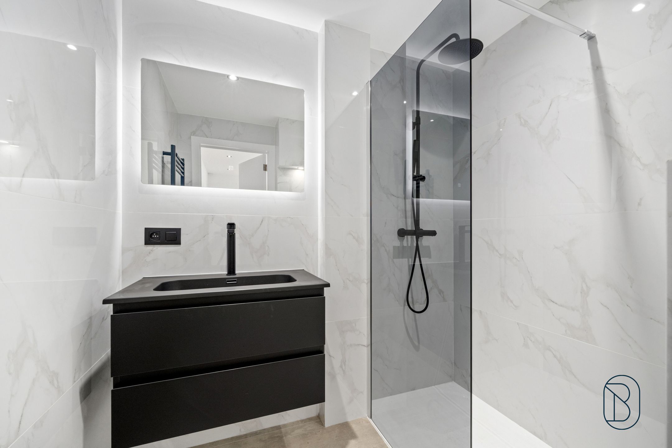 Recent gerenoveerd appartement met terras in Wevelgem foto 7