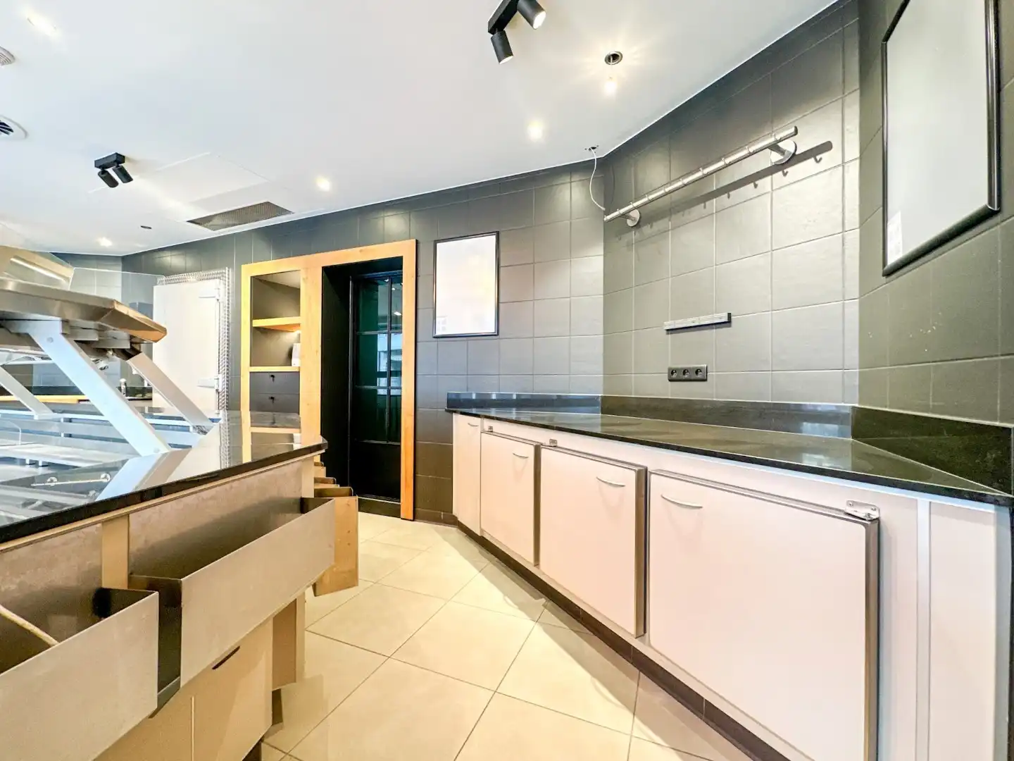 Handelpand met winkel, atelier en woonst, commerciële ligging, Torhout foto 6