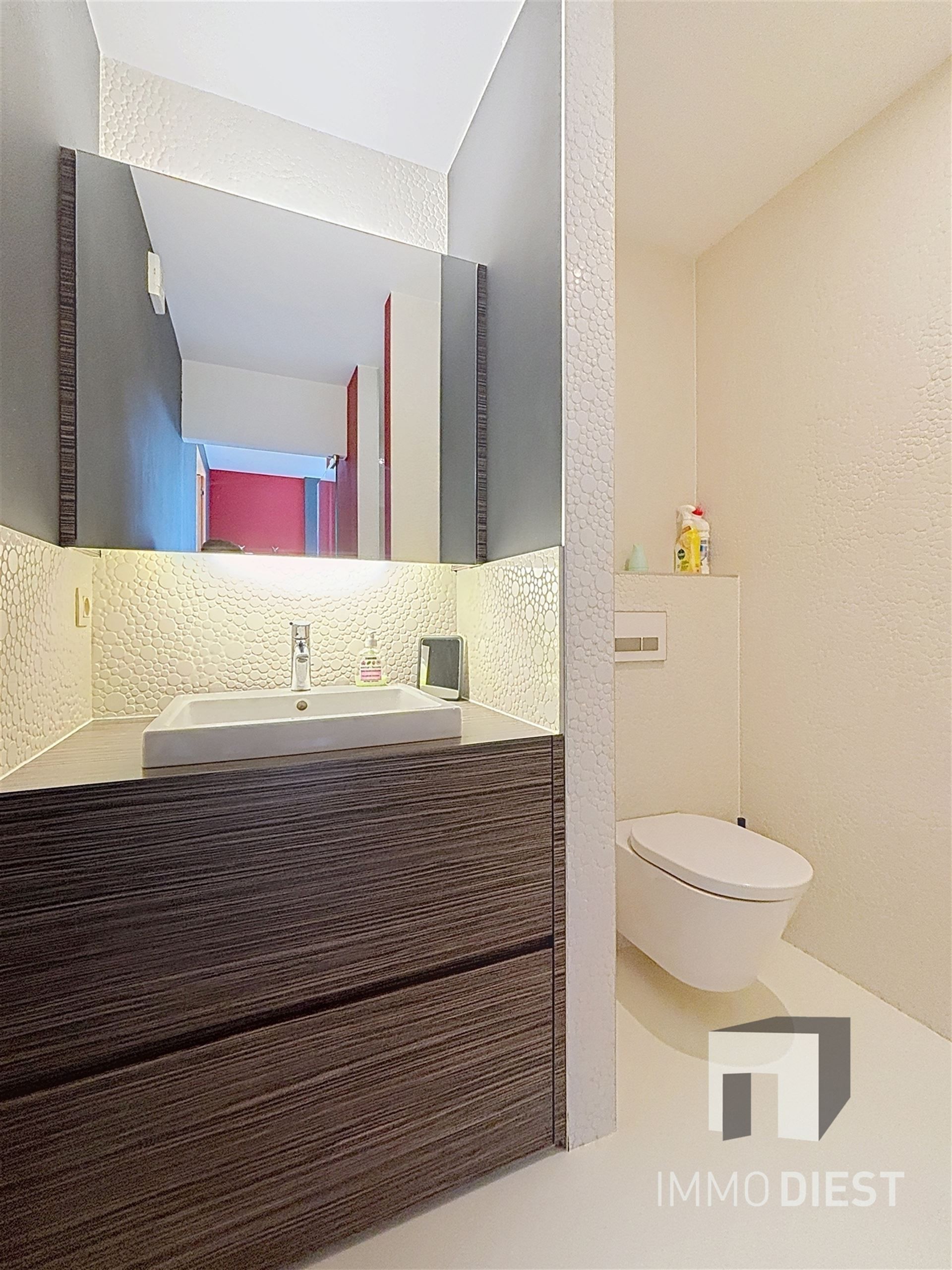 Moderne en strakke villa met veel lichtinval foto 31