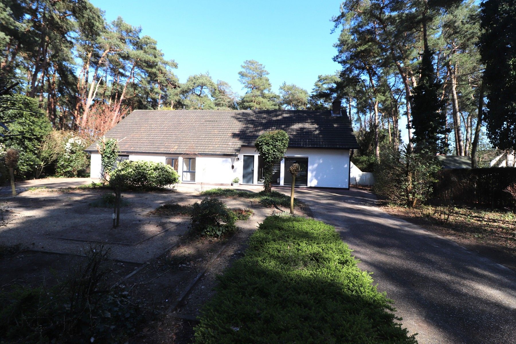 Charmante villa met 5 slaapkamers op een perceel van 1.785m² - Gelegen in een rustige en kindvriendelijke verkaveling. foto {{pictureIndex}}