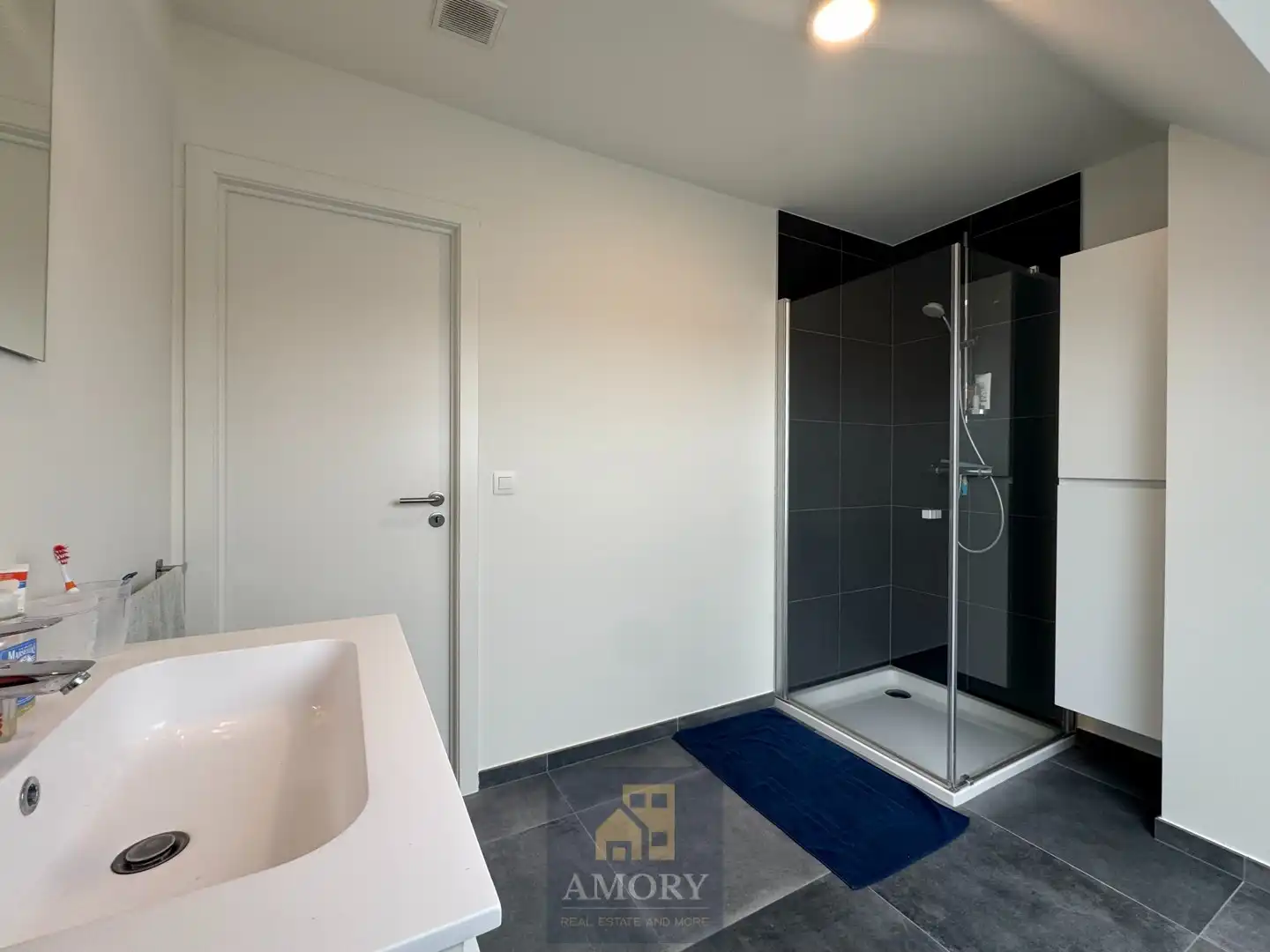 Zonovergoten penthouse met 2 grote terrassen aan Kerkplein te Beveren-Leie foto 12