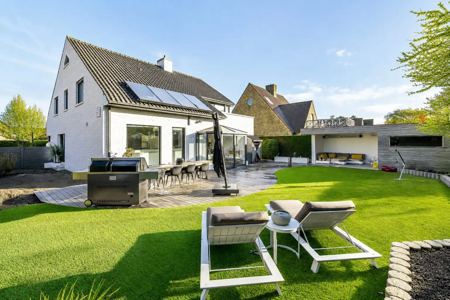 Alleenstaande villa met 4 slaapkamers in een residentiële omgeving. foto 5