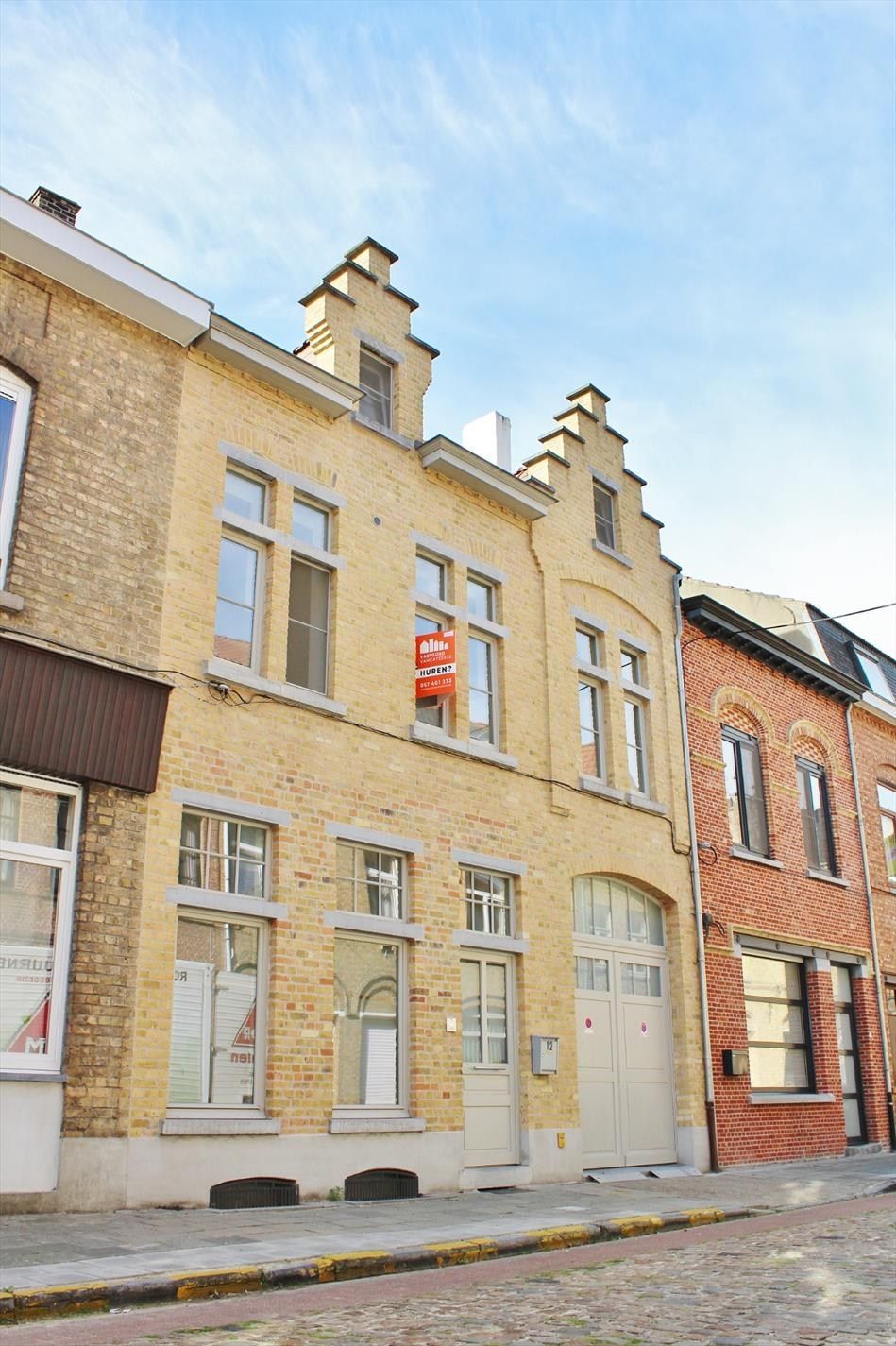 Karaktervolle herenwoning met dubbele garage in het centrum foto 2