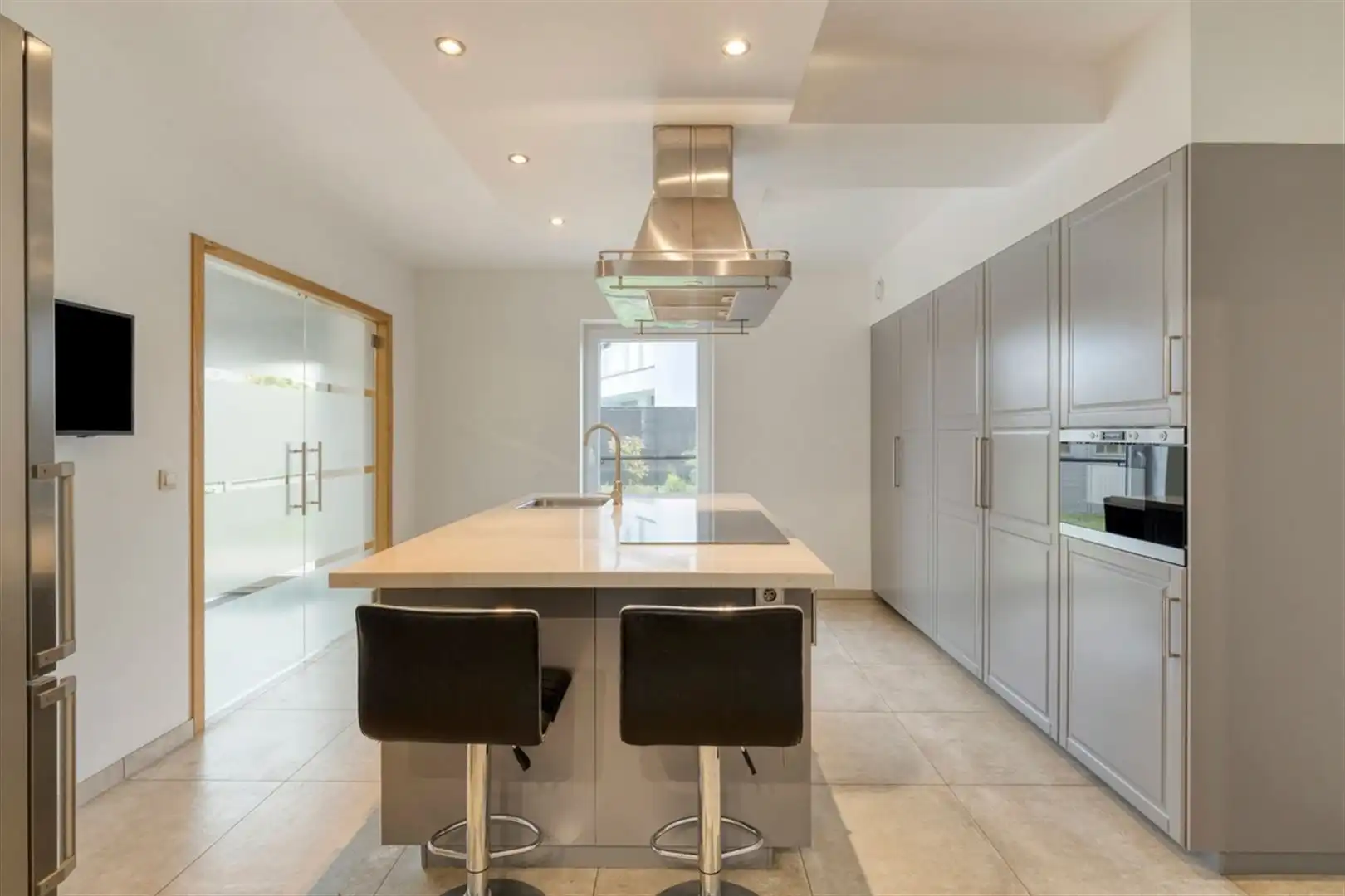 Uitzonderlijk ruime en toekomstgerichte woning met een indrukwekkende 358m² bewoonbare opp. EPC-label A. Residentiële woonwijk met winkels, scholen, horeca en andere voorzieningen vlakbij. foto 10