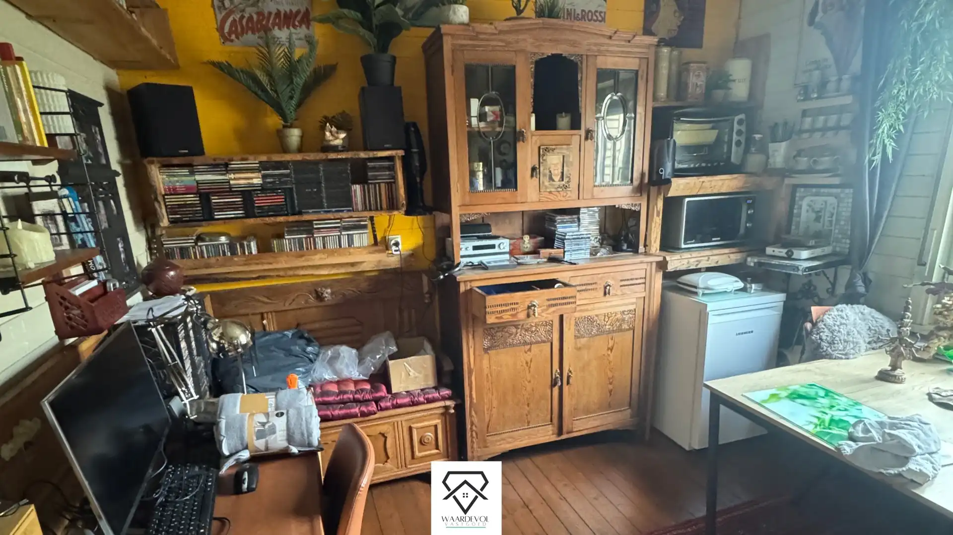 Wijze stadswoning met buitenruimte en potentieel te koop foto 10