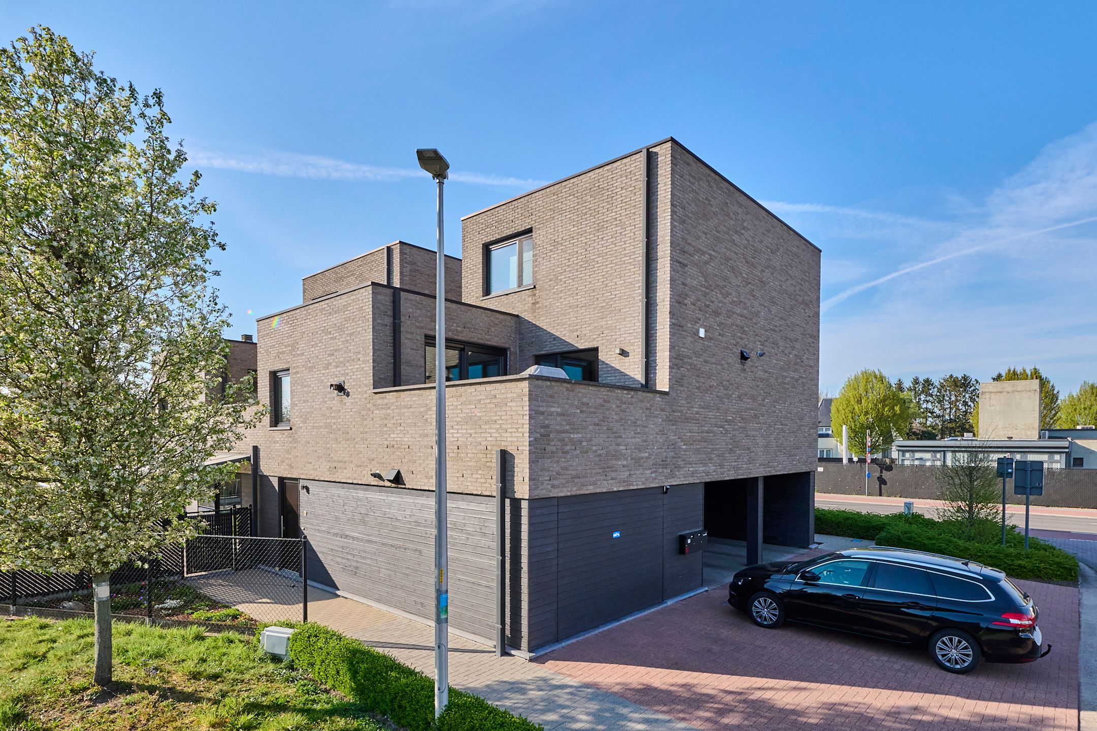 Stijlvol duplex appartement met hoogwaardige afwerking foto {{pictureIndex}}