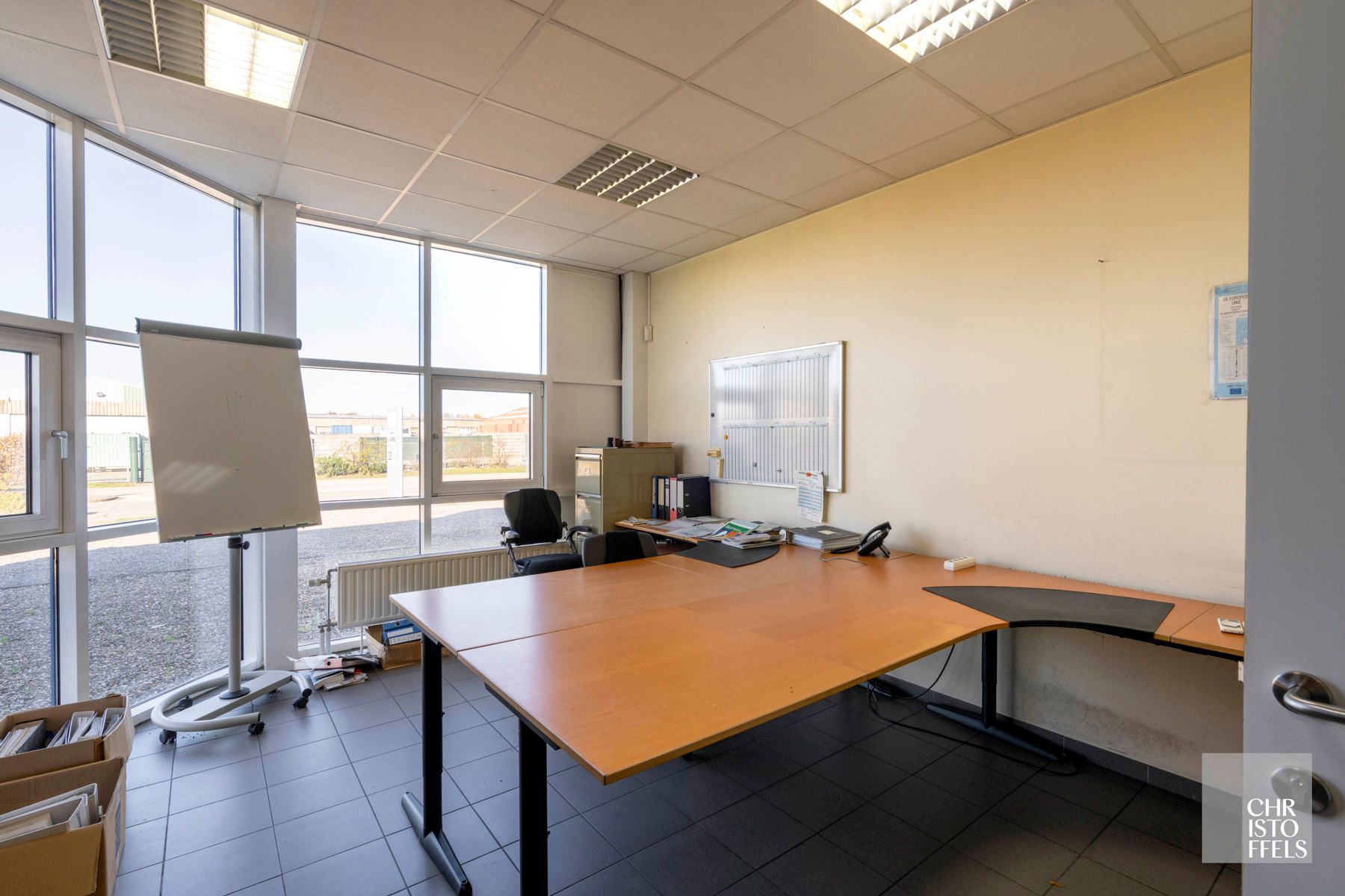 Functioneel bedrijfsgebouw op 4.445m² met magazijn/werkplaats (1.231 m²) en kantoorruimtes (197 m²) nabij de E314 foto 3