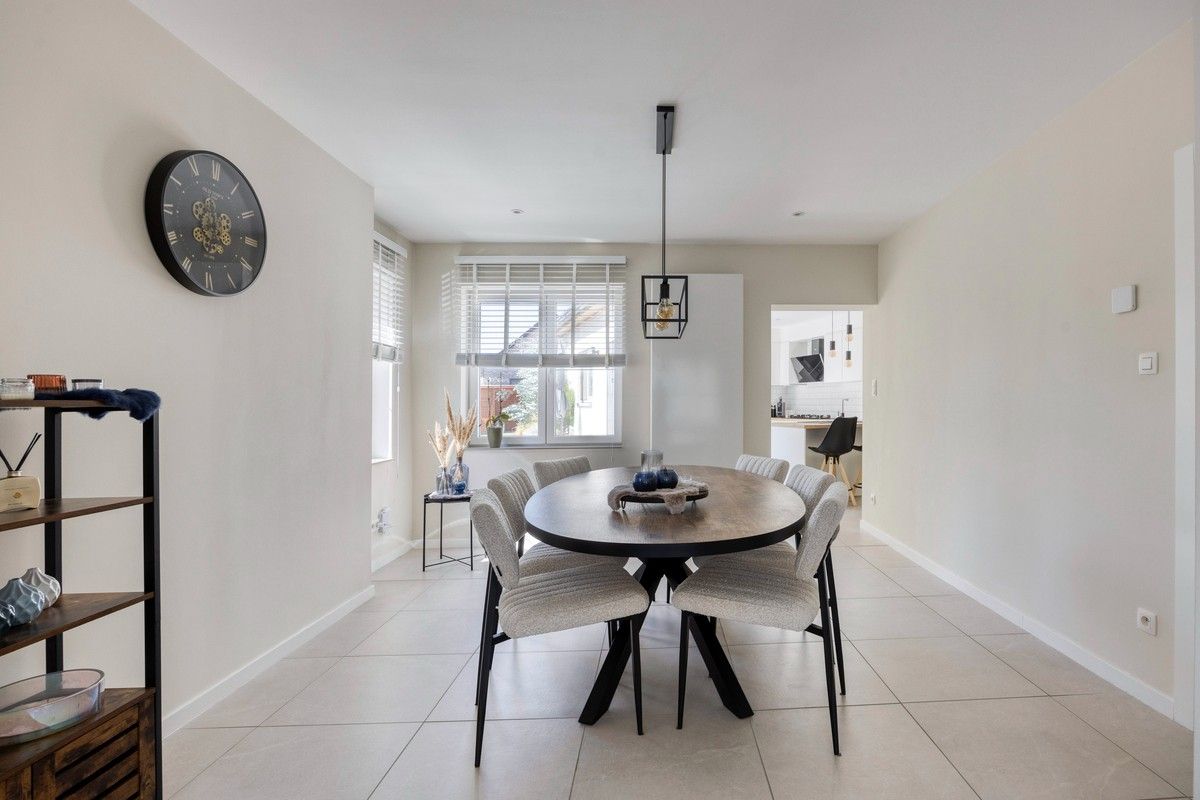 Instapklare, smaakvol gerenoveerde woning op een steenworp van het centrum van Lanaken. foto 8
