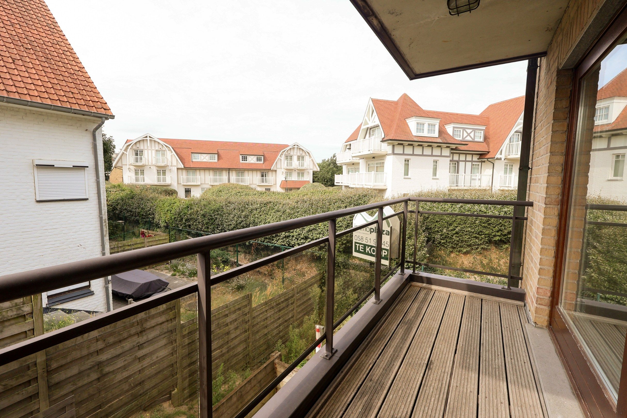 Gerenoveerd appartement met terras én garagebox vlak bij het strand van Sint-André Oostduinkerke foto 8