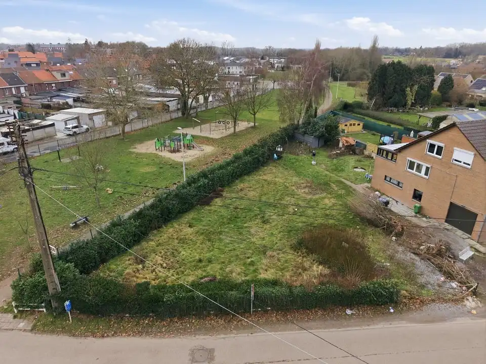 BOUWGROND GESCHIKT VOOR OPEN BEBOUWING IN TONGEREN foto {{pictureIndex}}