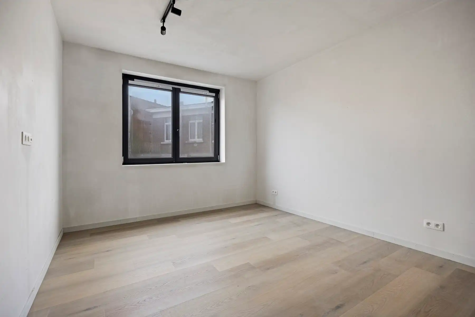 Nieuwbouwwoning met 5 slaapkamers en 1 badkamer. foto 10