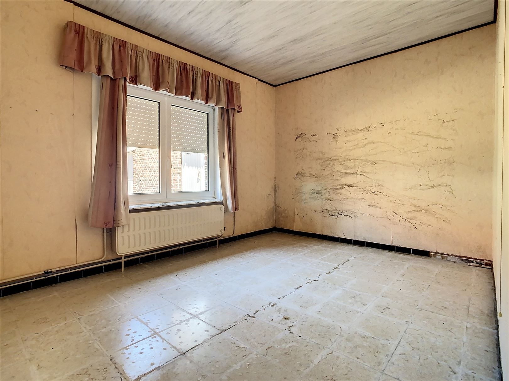 Karaktervolle vrijstaande woning, te renoveren, grote schuur, opp 15a 37ca foto 18