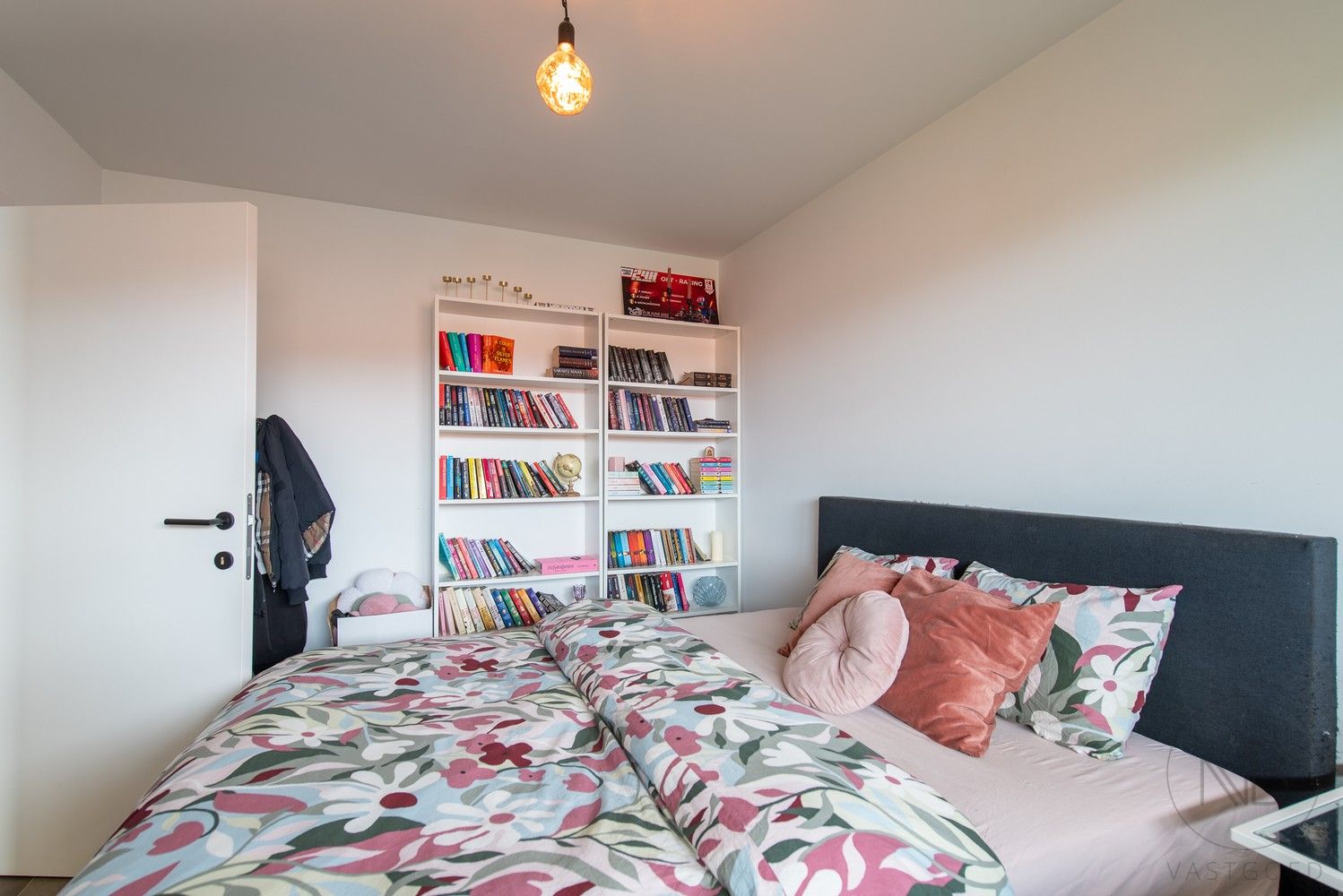 Instapklaar appartement met 2 slaapkamers & autostaanplaats! foto 12