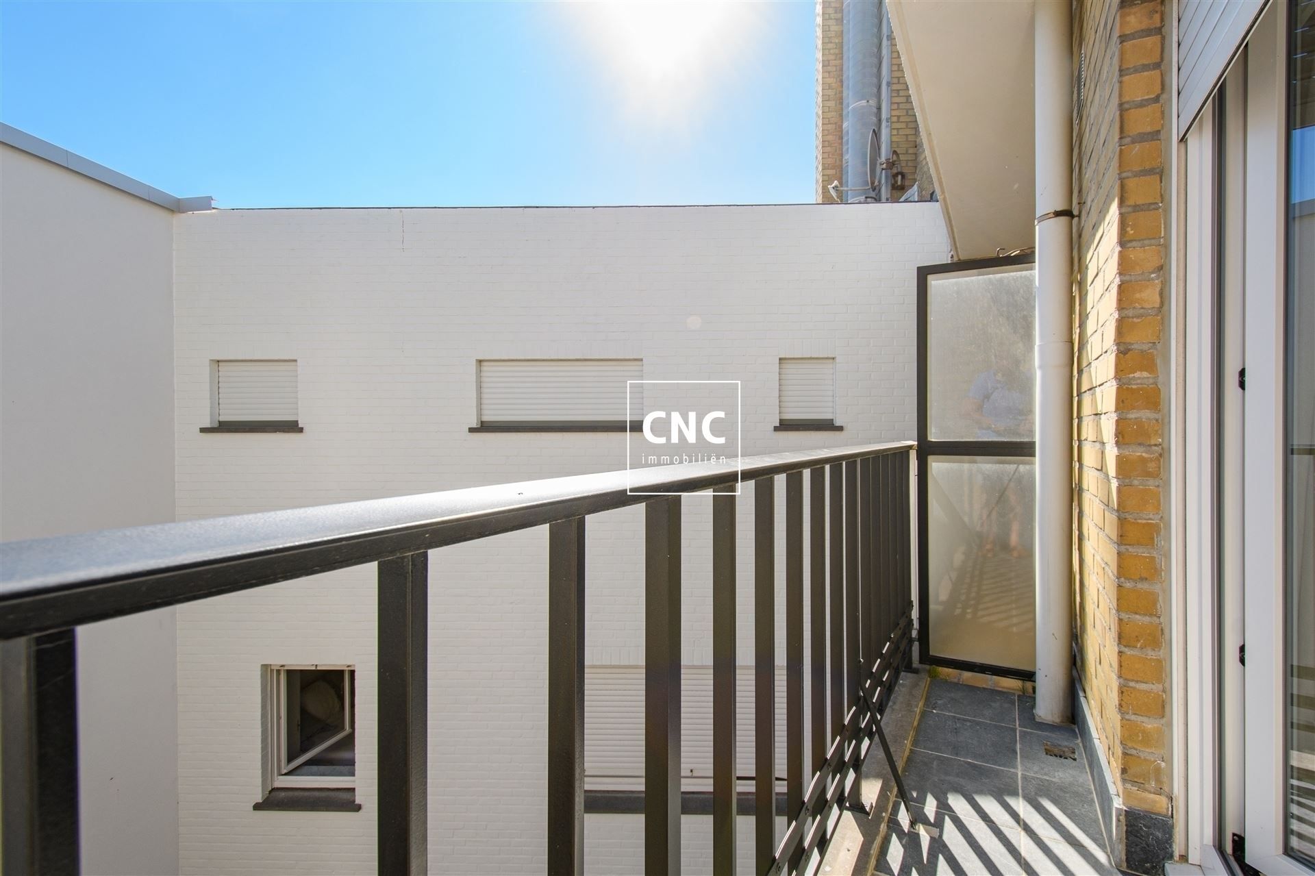 Luxueus en modern gerenoveerd appartement met wijds frontaal zeezicht aan het Albertstrand! Parking mogelijk in nabije omgeving. foto 15