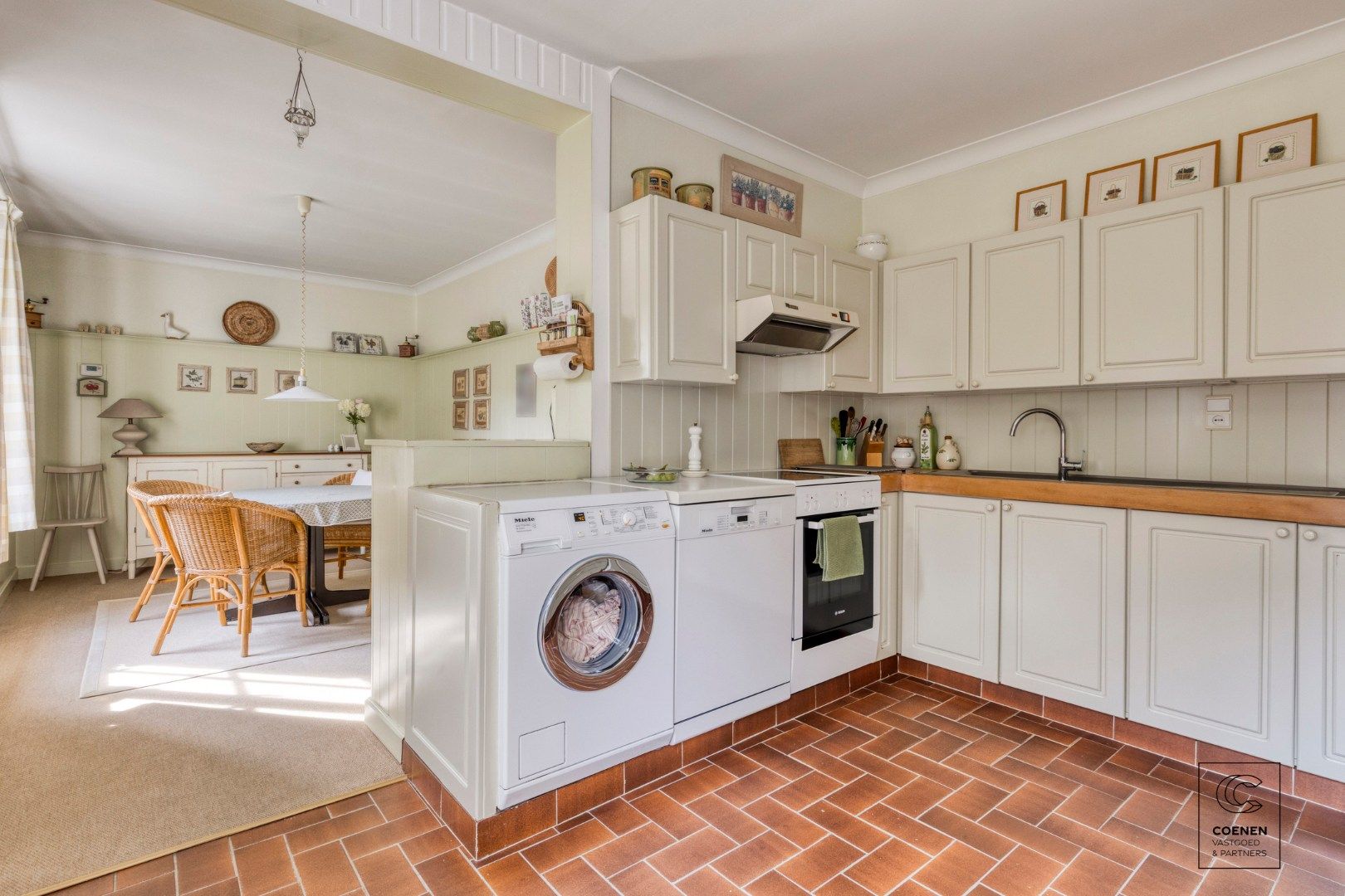 Charmante te renoveren woning van 227 m² en 4 slaapkamers op een TOPlocatie te Schilde! foto 7