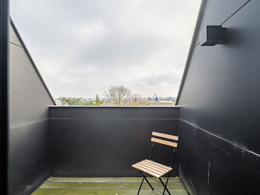 Instaplaar duplex-appartement met 1 slaapkamer en terras op een zeer gegeerde locatie – Sint-Pietersplein. foto 9