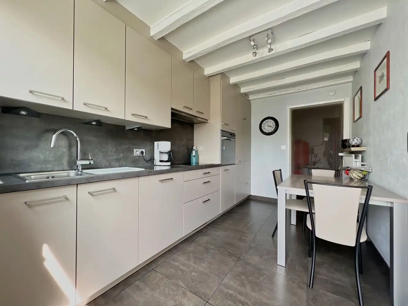 Prachtige, lichtrijke woning met zonnige tuin + garage! foto 5